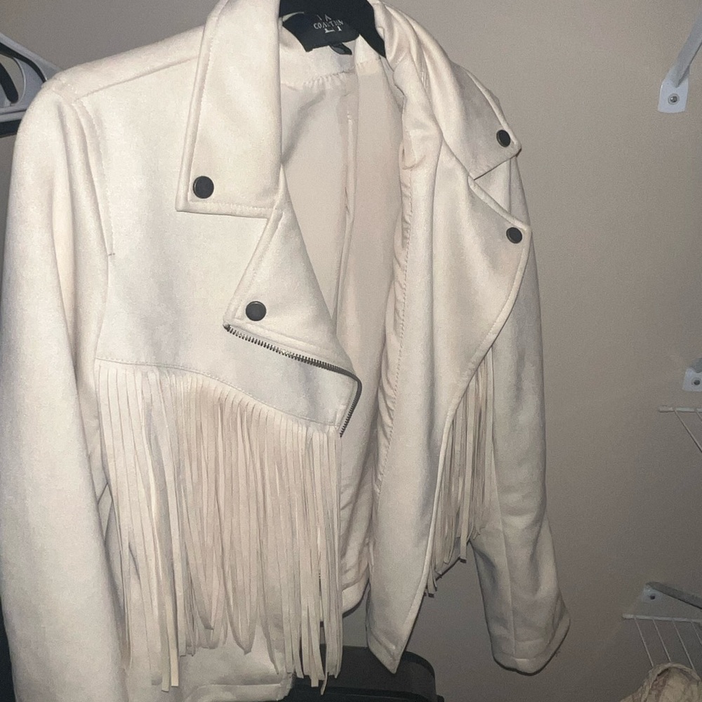 Suede fringe western jacket. Medium heaviness. Great fall or spring layer!
